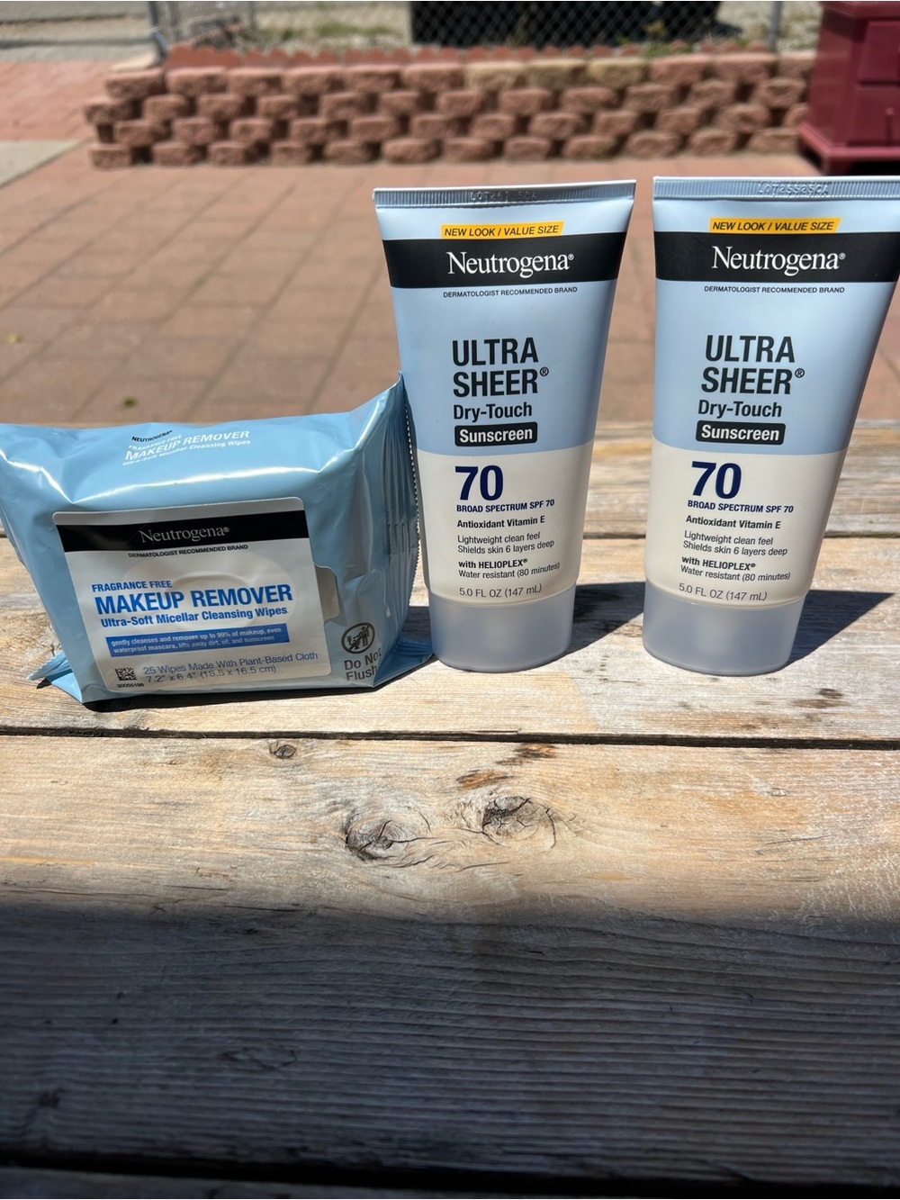 BUNDLE: Neutrogena Ultra Sheer Dry-Touch Sunscreen SPF 70 & Makeup Remover wipes